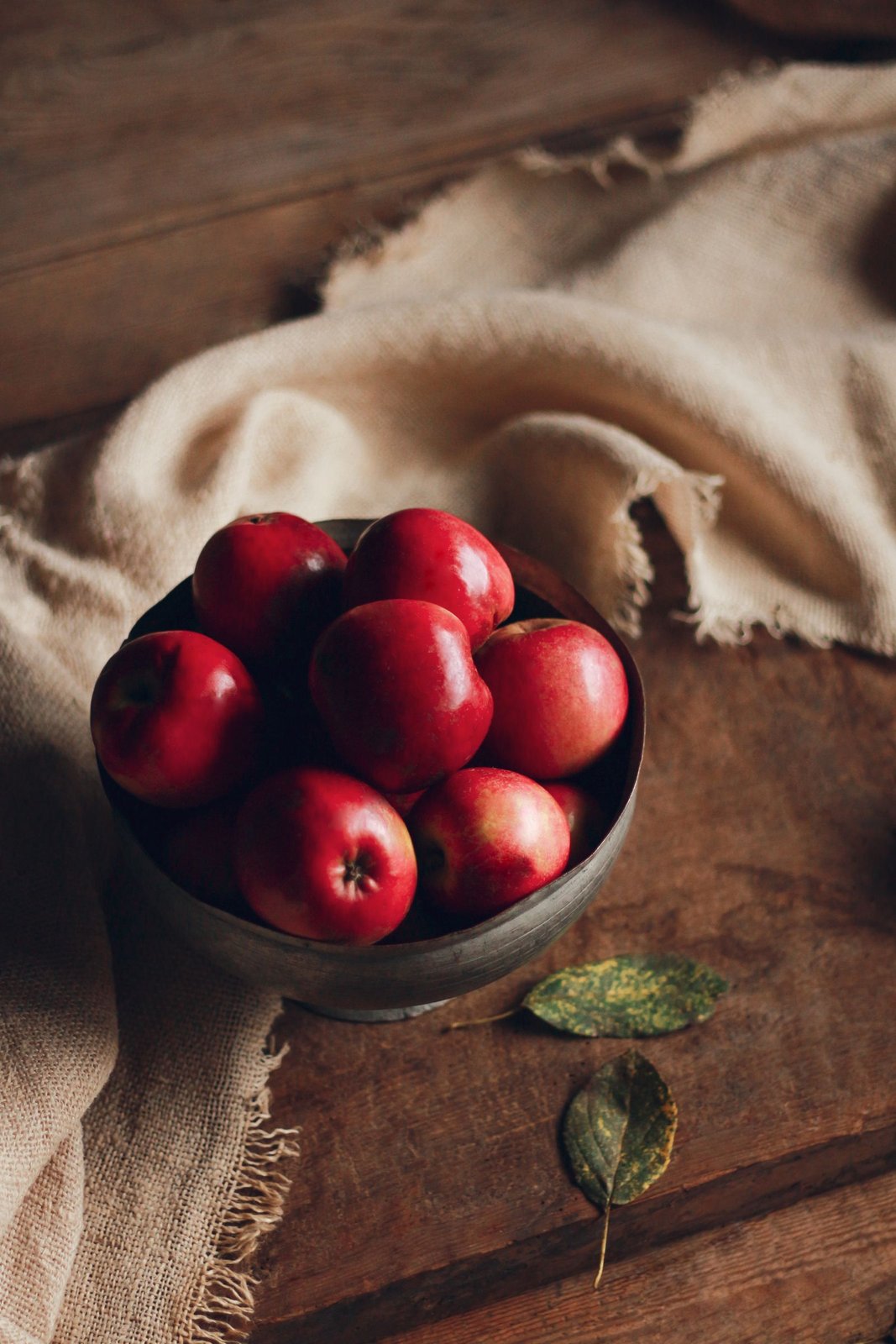 Ordinary eating apples I keep in a bowl on the table