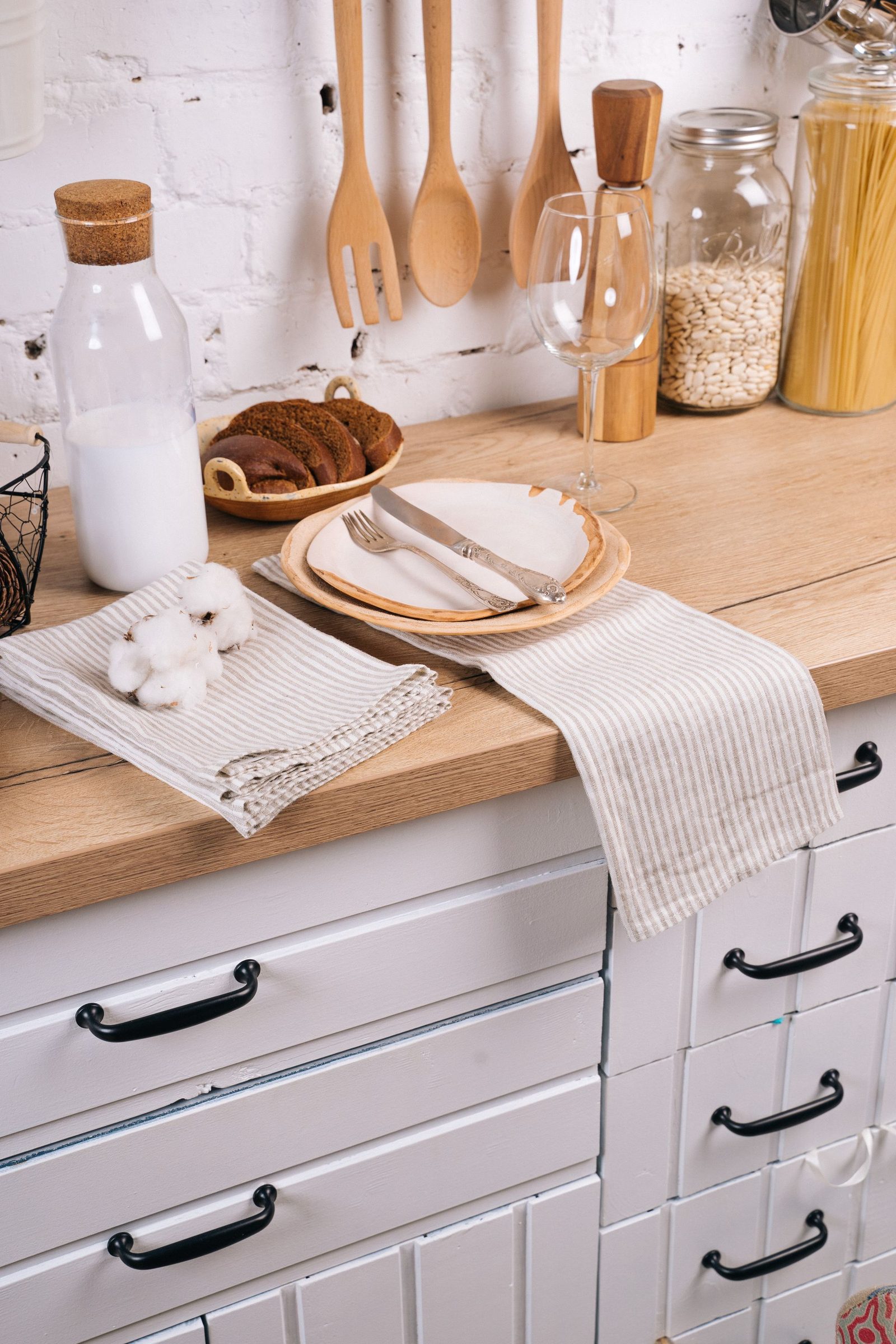 I keep the kitchen towel dry in sight, not in a wet heap by the sink