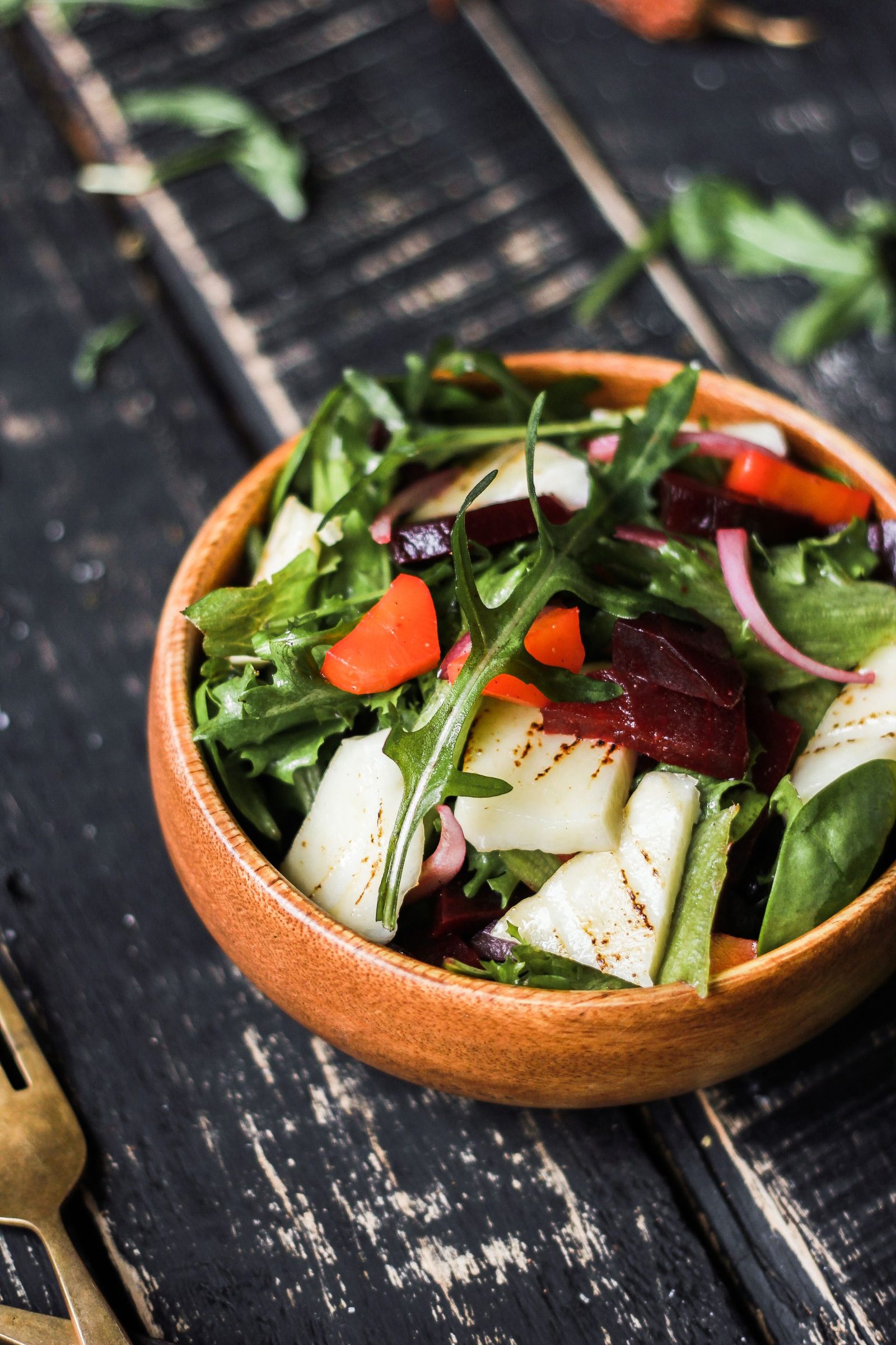 After dressing I wipe the wooden salad bowl dry and leave it open, I don’t soak it overnight