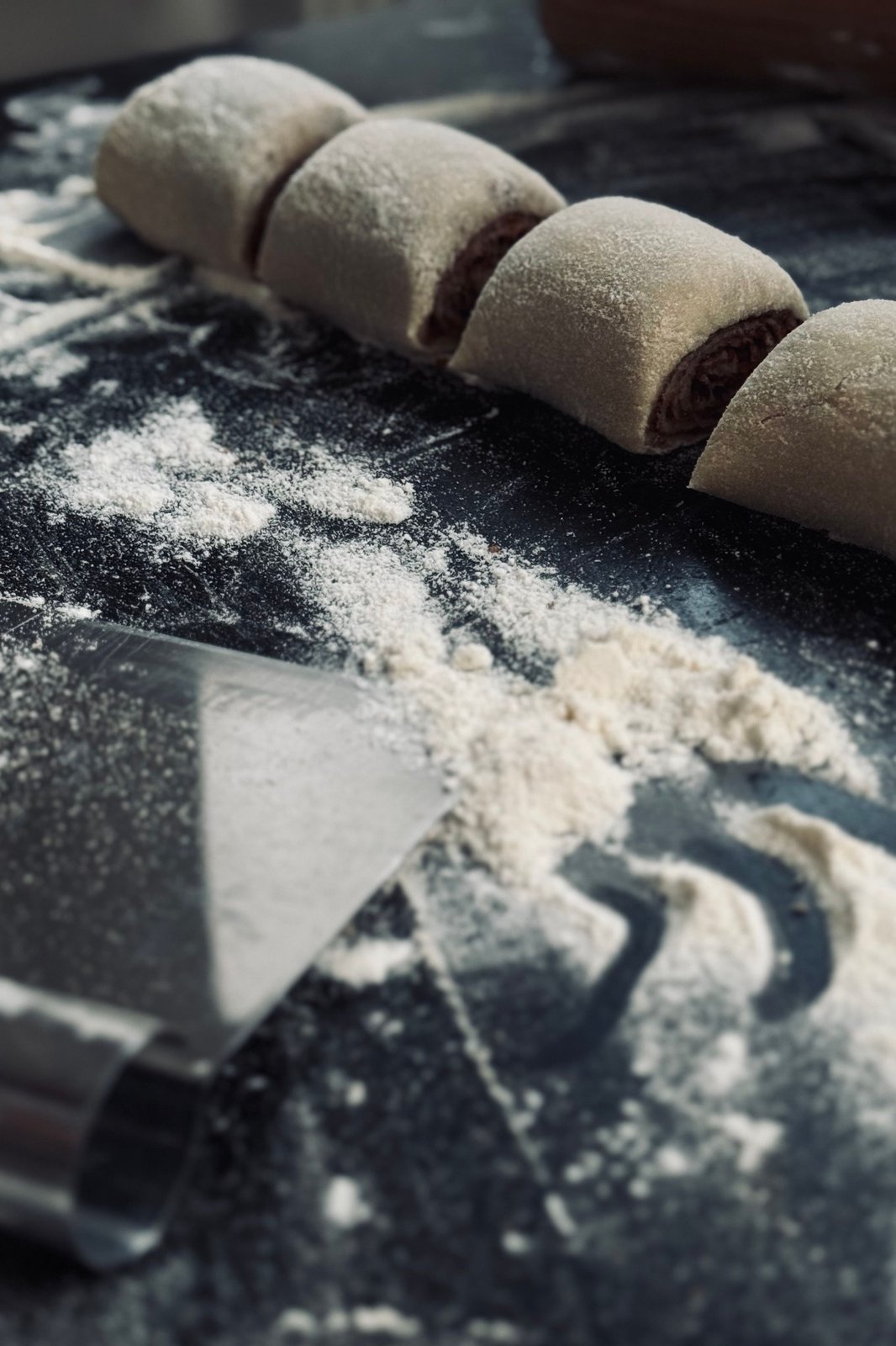 Why I oil the knife before sticky dough