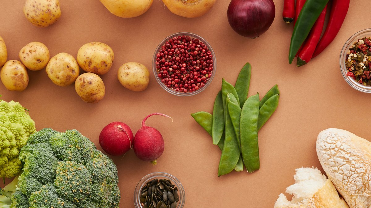 How many calories a day — a calm number, not a diet
