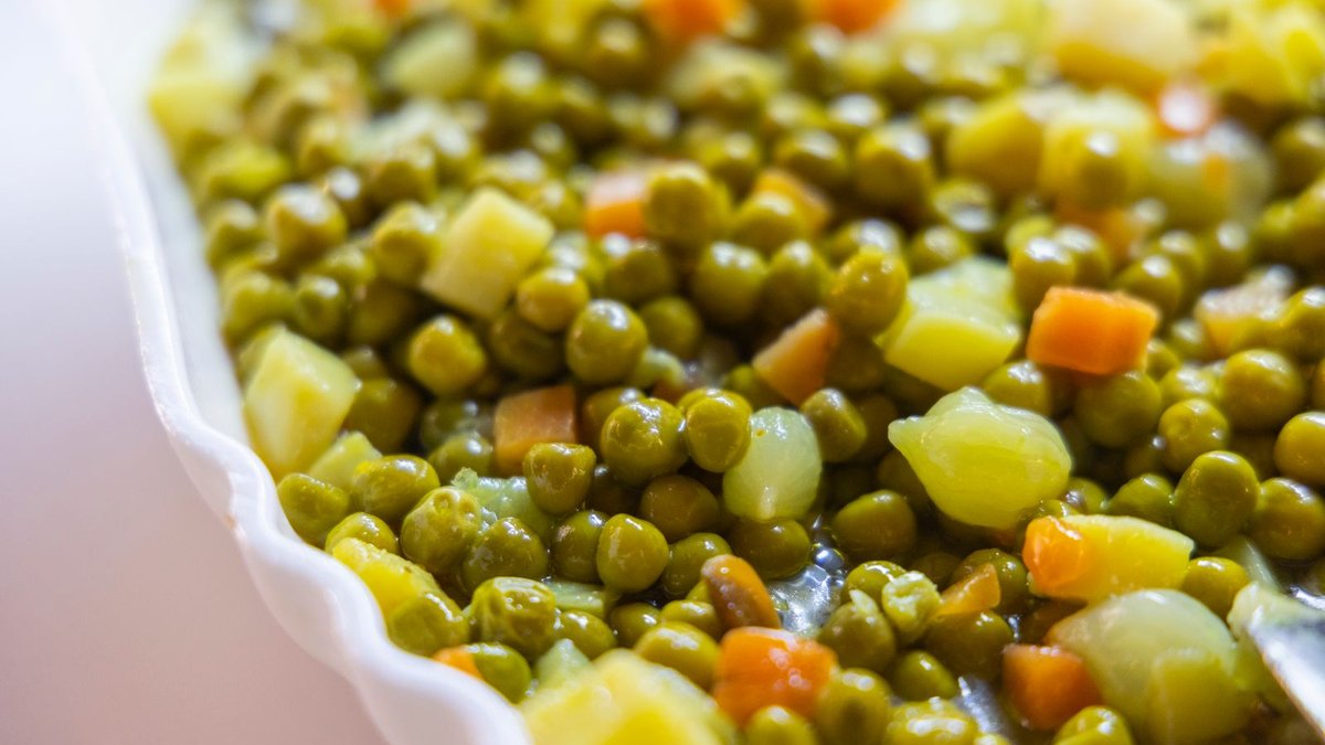 A bag from the freezer — not a shame, just Tuesday on the hob