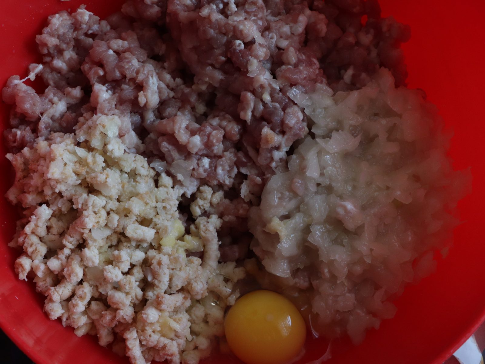 Step 2. The minced meat must be mixed well and “knocked out” to remove excess liquid. Juicy pork rissoles