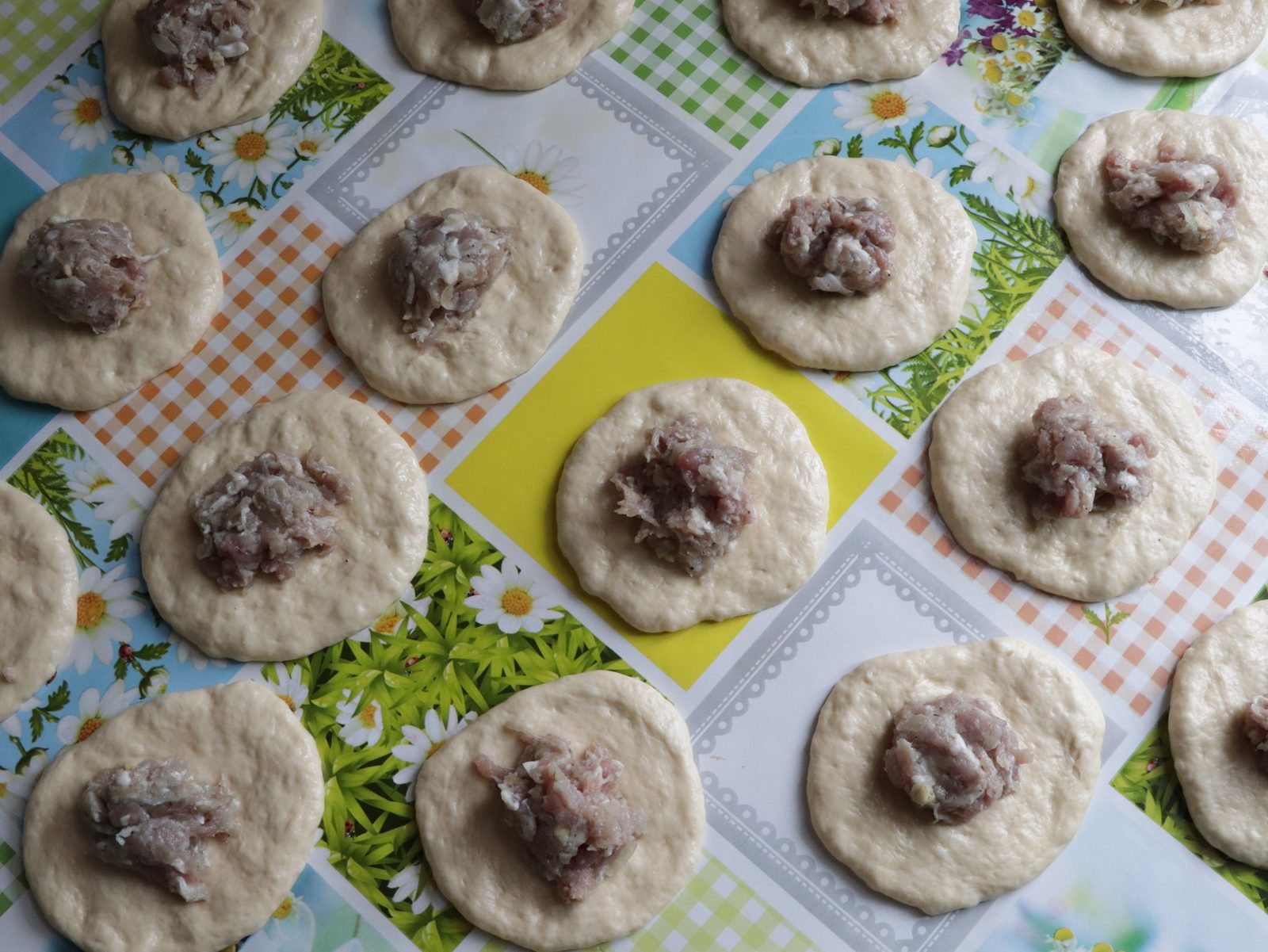 Step 4. Place minced meat on top in the middle. Belyashi (fried meat buns)