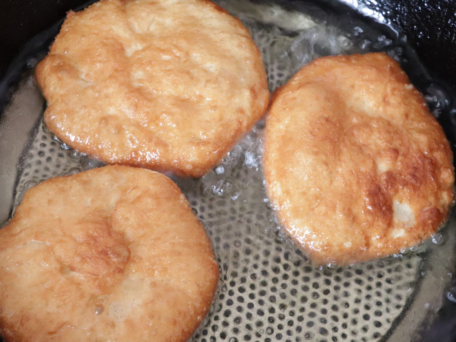 Step 6. Fry over medium heat so that the minced meat has time to cook inside. Belyashi (fried meat buns)