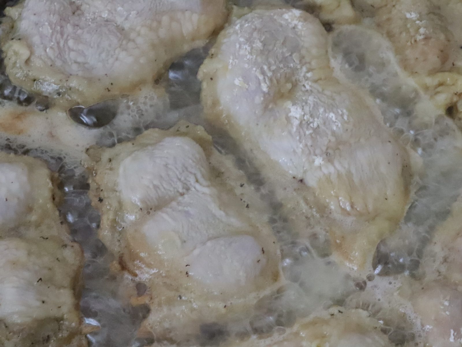 Step 4. I’ll tell you using the example of chicken legs (drumsticks). Juicy chicken in the pan
