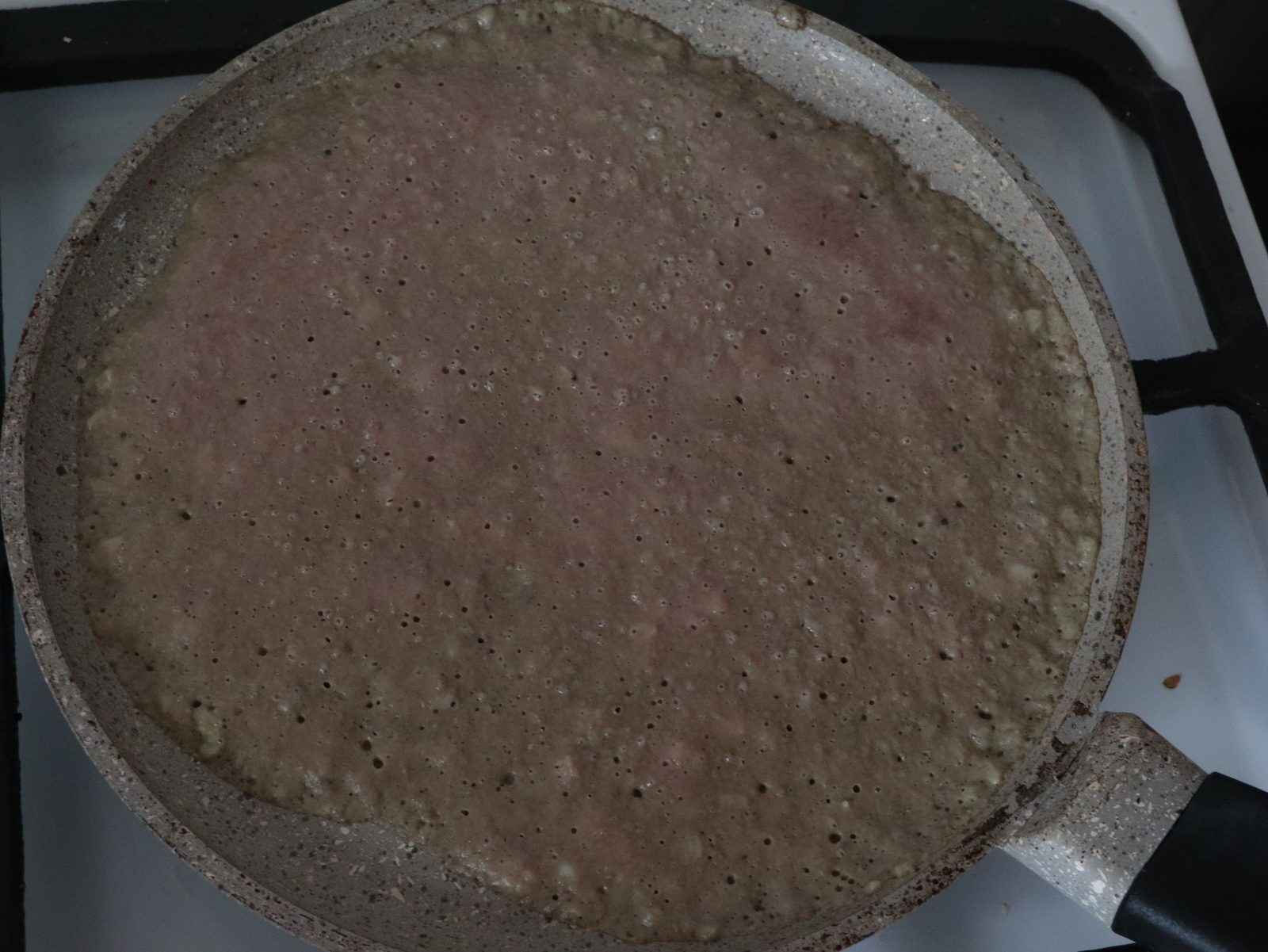 Step 3. It is better to fry pancakes in a frying pan with a thick bottom, preheating it. Liver cake